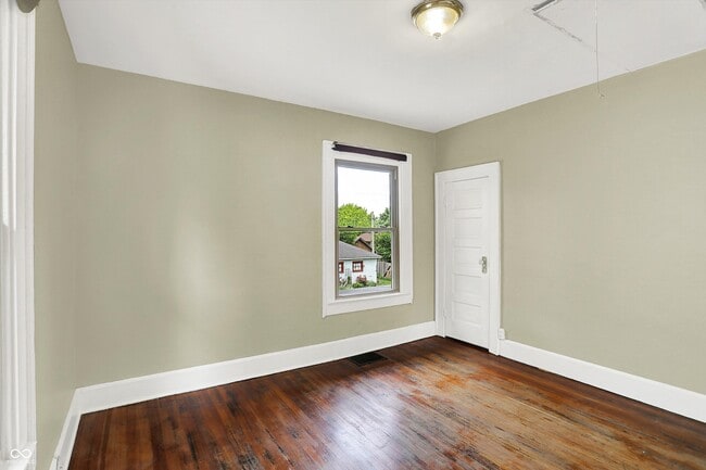 Building Photo - 626 N Riley Ave