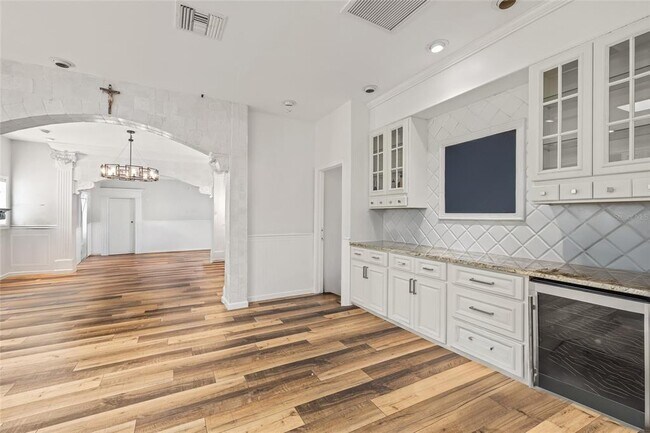 Building Photo - 4102 W Sevilla St