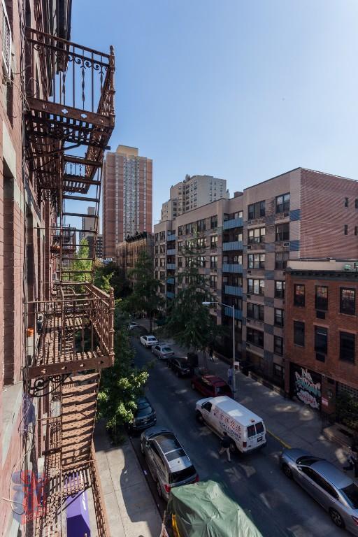 Building Photo - 213 E 26th St