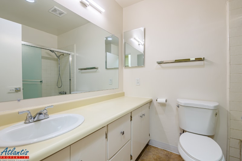 Building Photo - 555 S 10th St