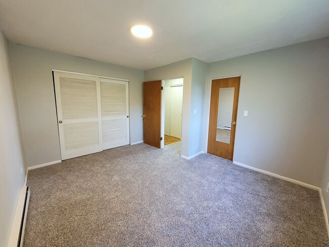 Building Photo - Southside Condo with a View - 1 Bedroom - ...