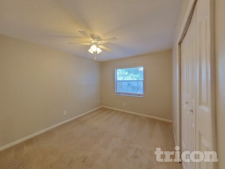 Building Photo - 1005 Park St