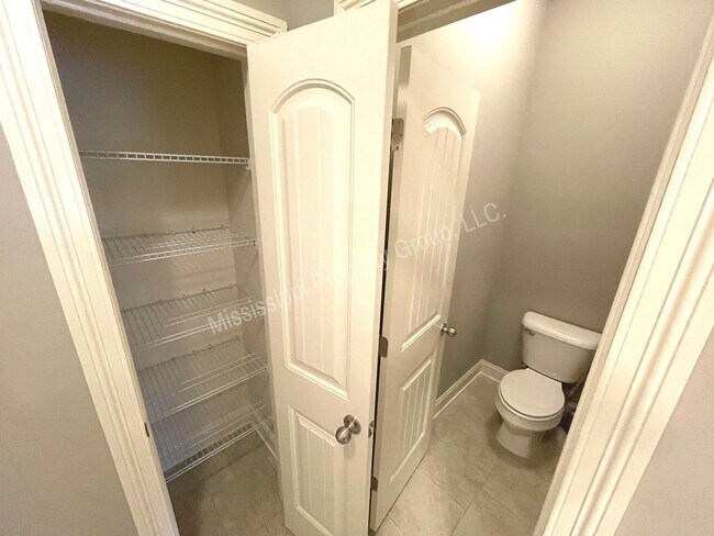 Building Photo - 4BR/4.5BA For Rent