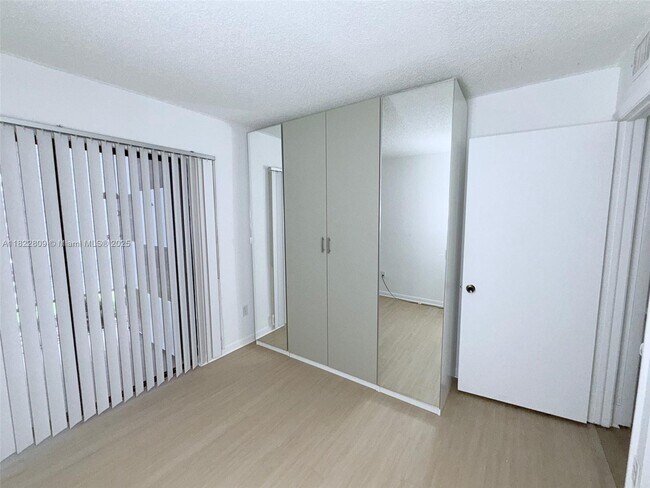 Building Photo - 9352 S Belfort Cir