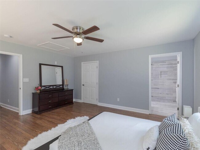 Primary Bedroom - 1377 Avon Ave SW