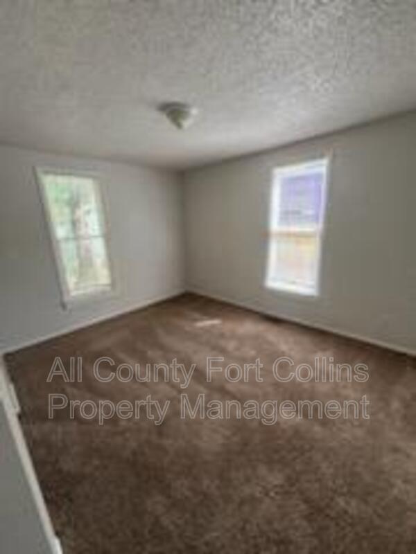 Building Photo - 403 E 3rd St