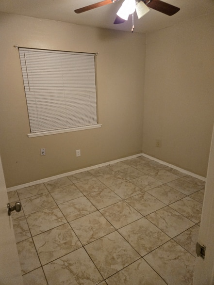 Building Photo - 428 Holy Cross Pl