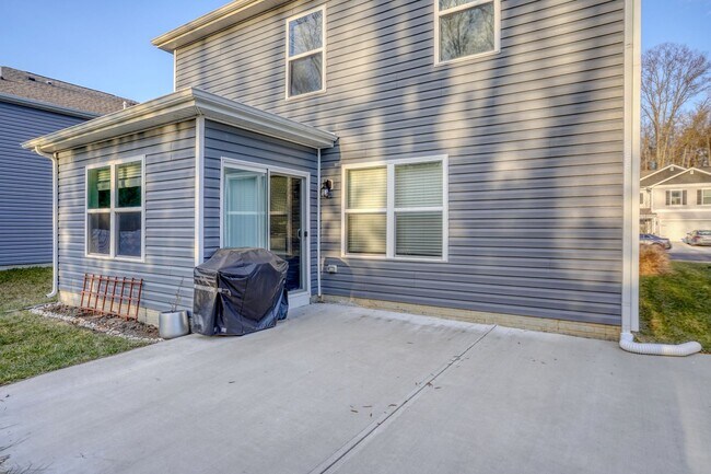 Building Photo - 124 Currant Cir