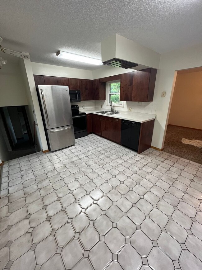 Building Photo - Country Feel