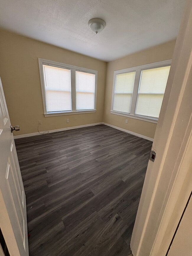 Building Photo - 3244 17th Ave S