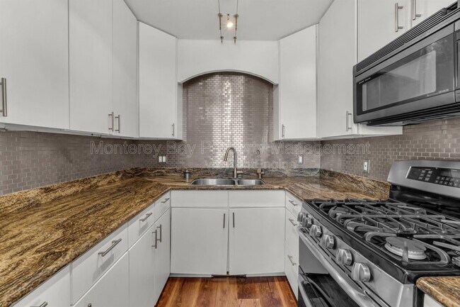 Building Photo - 500 Glenwood Cir