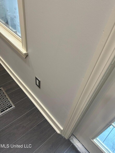 Building Photo - 3564 Cowan Pl