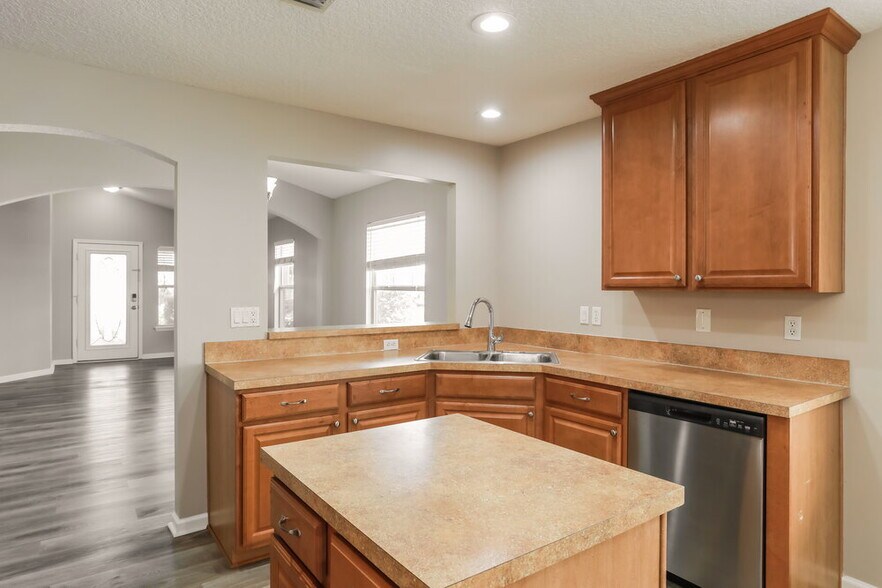 Building Photo - 3899 Pebble Brooke Circle South