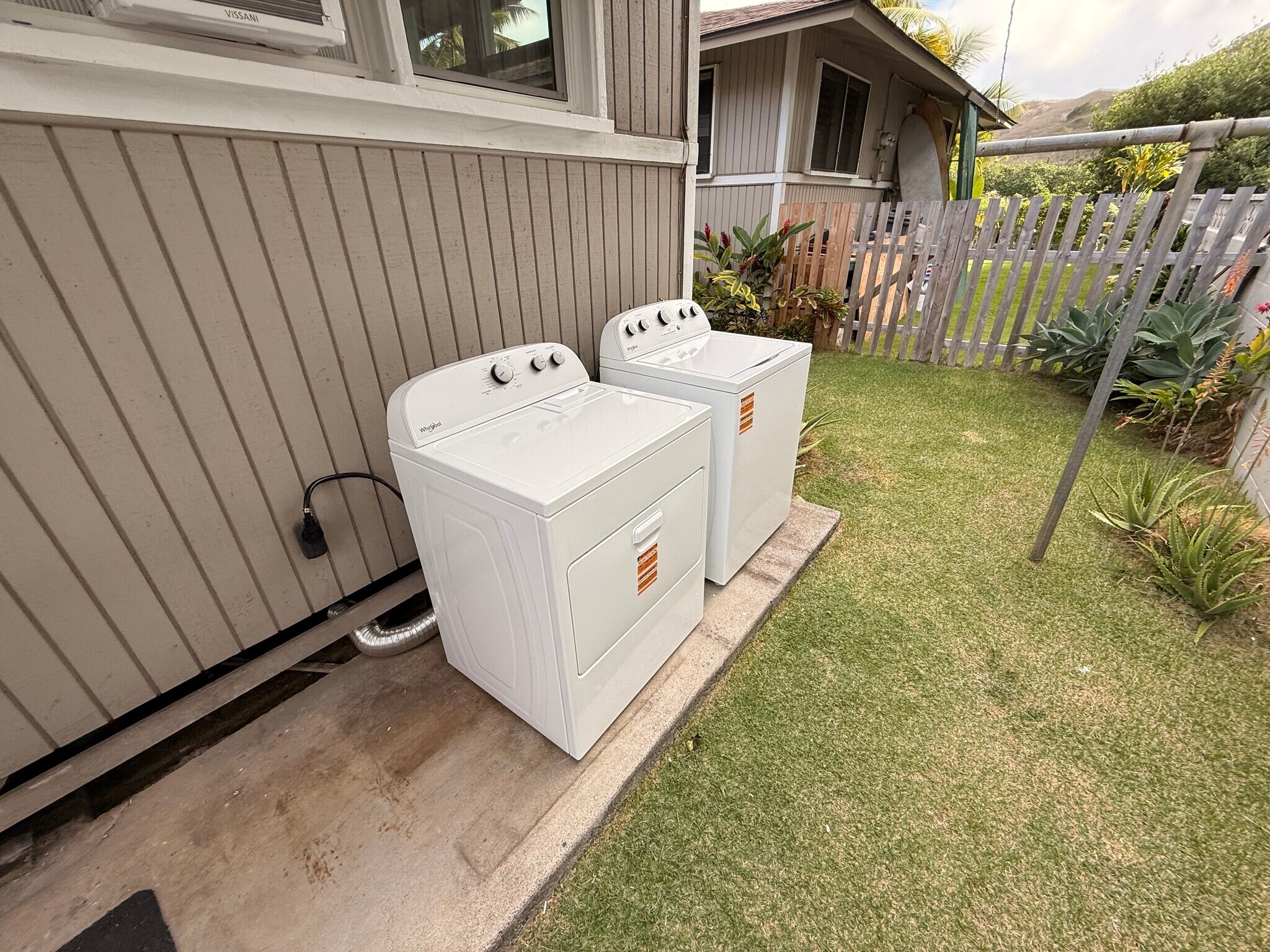 Building Photo - 707 Kihapai Plz