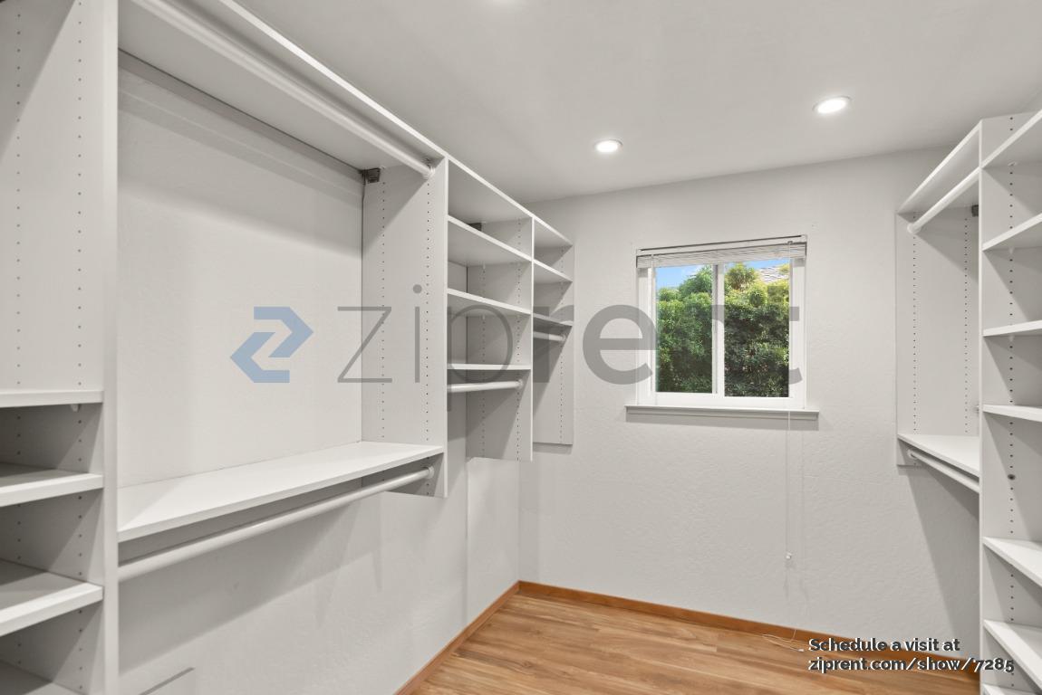 Building Photo - 1349 Thunderbird Ave