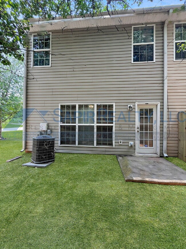 Building Photo - 5000 Lincoln Dr