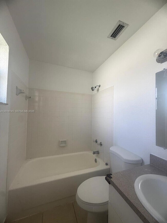 Building Photo - 1004 San Remo Cir