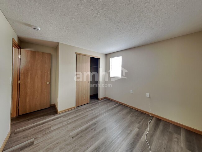 Building Photo - 2130 Winding Hollow Dr