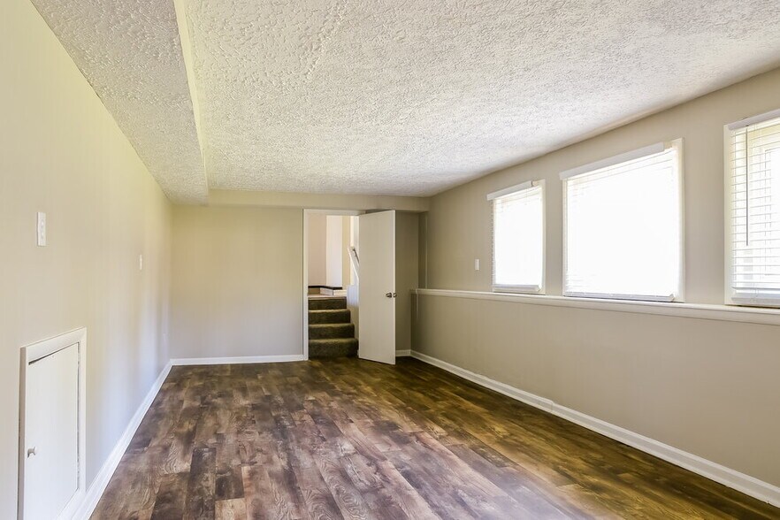 Building Photo - 1123 Lockwood Rd