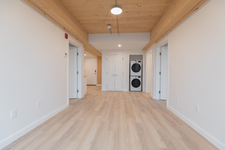 Building Photo - 20 E Lenox St