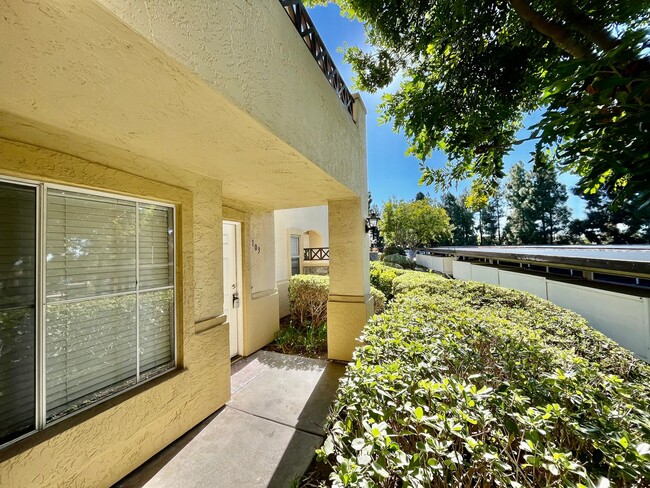 Building Photo - Beautiful 3B 2BA Condo in Eastlake w/ AC a...