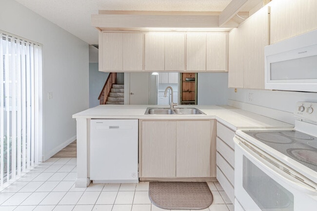 Building Photo - 3261 SW Sunset Trace Cir