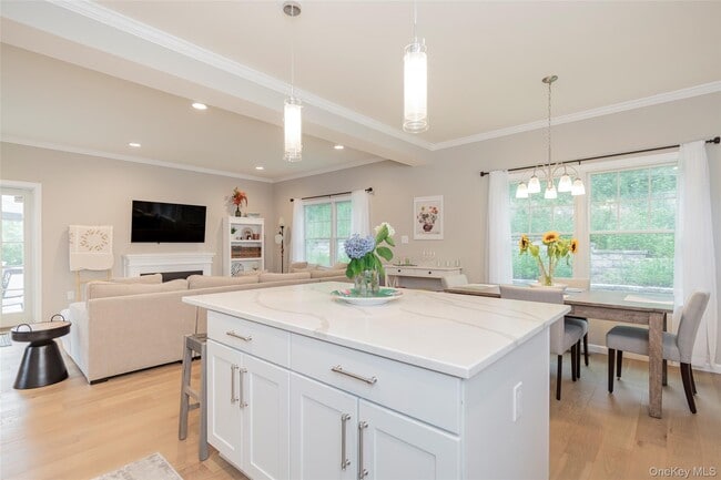 Building Photo - 15 S Beach Rd