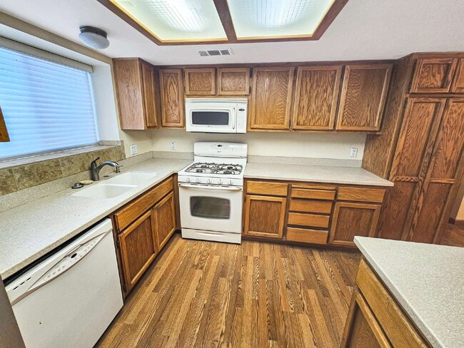 Building Photo - 821 Janelle Ct