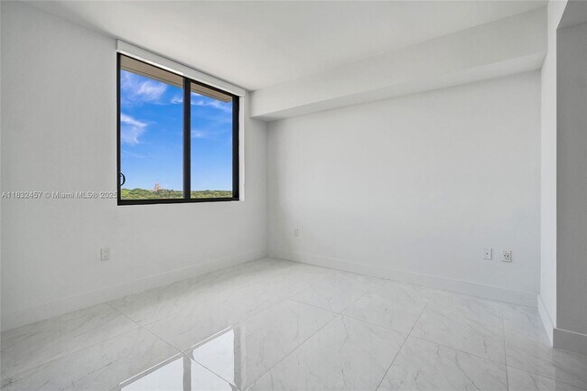 Building Photo - 301 Altara Ave
