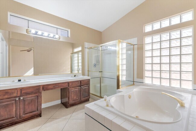 Building Photo - Great Single Story Summerlin Area Pool Home