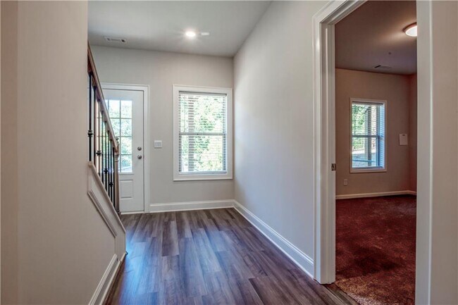 Building Photo - 1662 Mountain Top Ln SE