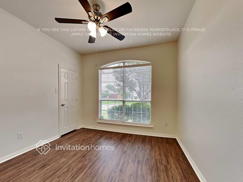 Building Photo - 8010 Munich Dr