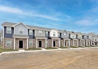 Building Photo - 1115-E2 Hillwood Dr