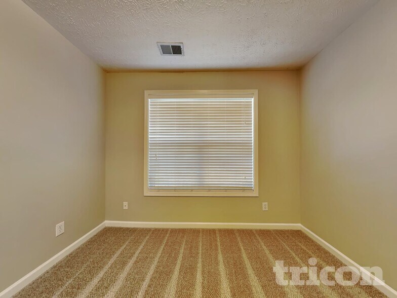 Building Photo - 16 Waterloo Ct