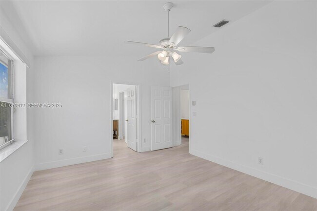 Building Photo - 136 SW 169th Ave