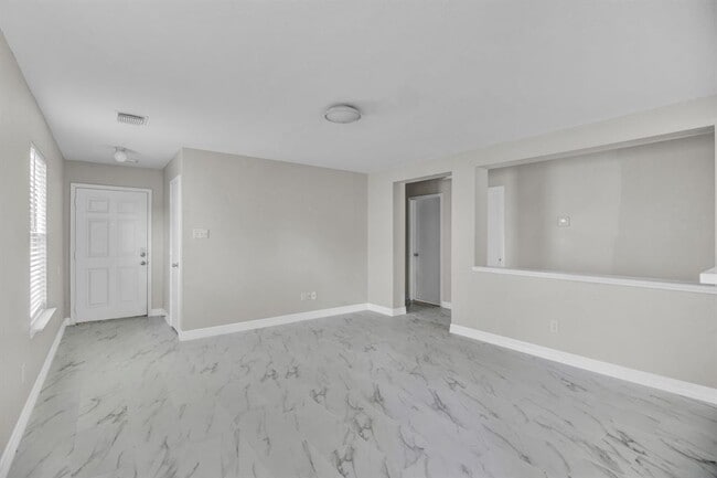 Building Photo - 8530 Village Hollow Ln