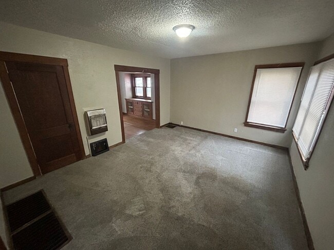 Building Photo - Charming 3-bed, 1-bathroom house located in North End Toledo, OH.