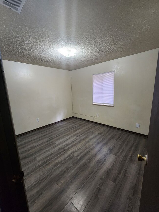 Building Photo - 1108 Kelly Dr