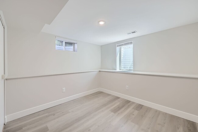 Building Photo - Bright, Modern Living in the Heart of Berk...
