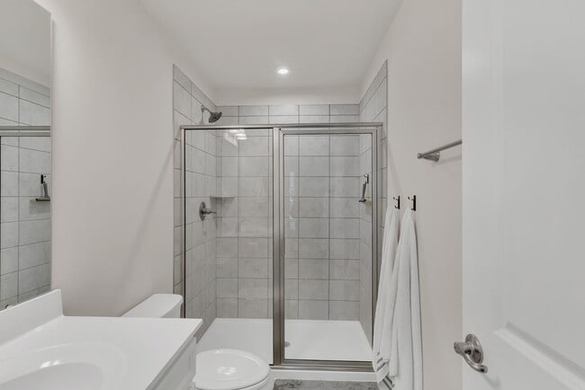 Building Photo - Beautiful Townhome!! Great Location!!