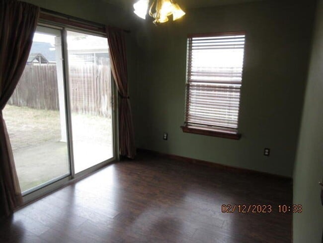 Building Photo - 2025 Catline Cir