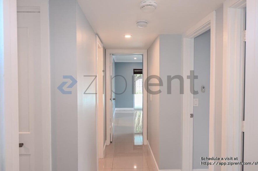 Building Photo - 3343 NW 69th St