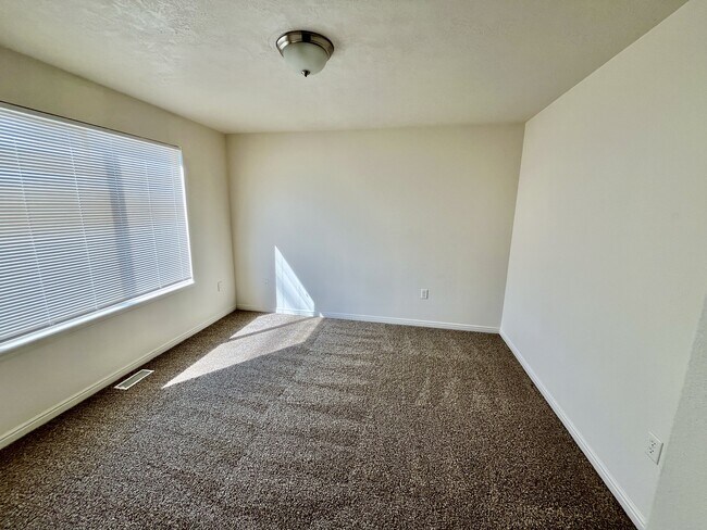 Building Photo - 5082 W Wind Rock Ln