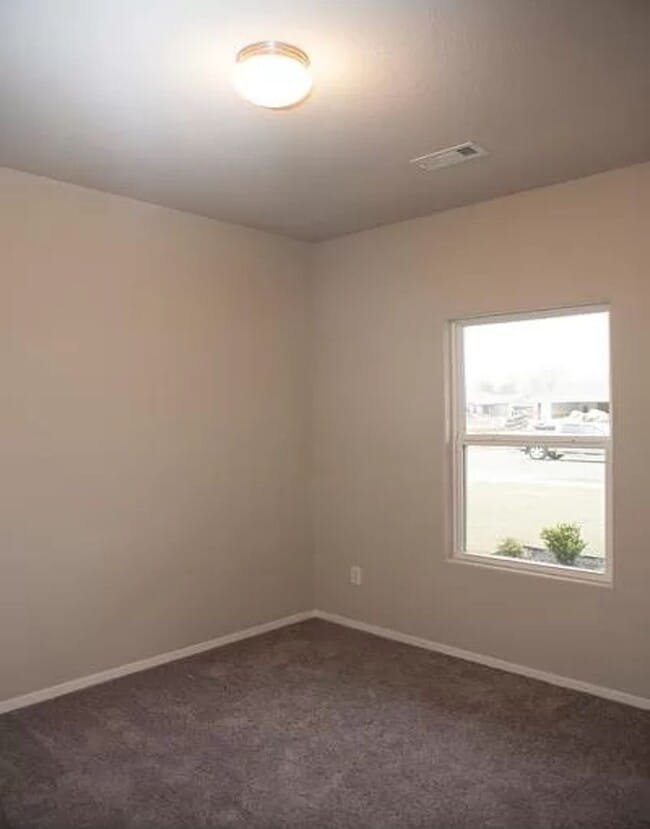 Building Photo - 4-Bedroom, 2-Bathroom West Fayetteville Ho...