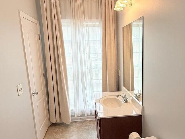 Building Photo - 2070 Callaway Ct