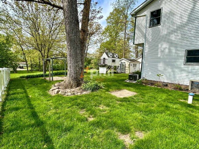 Building Photo - 5107 White Oak Terrace