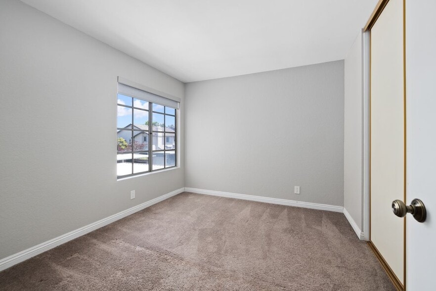 Building Photo - 19 Exeter