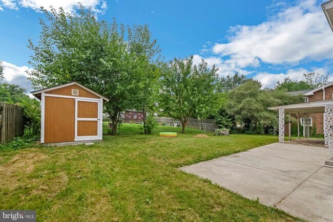 Building Photo - 323 RUSSELCROFT Rd
