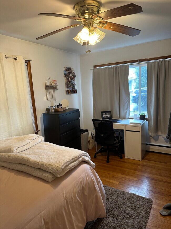 Building Photo - 19 Poplar St