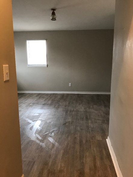 Building Photo - 10 W Park St